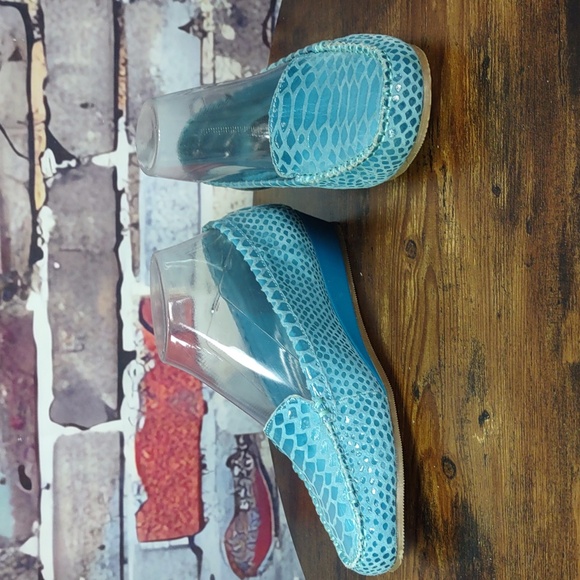 AJ Valenci Embossed Leather Wedge Mocs - Picture 4 of 11